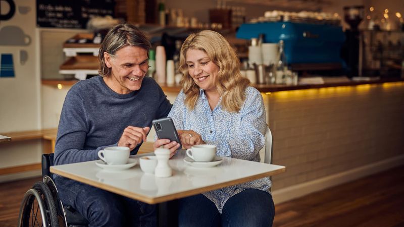 Man and woman sitting in a coffee shop